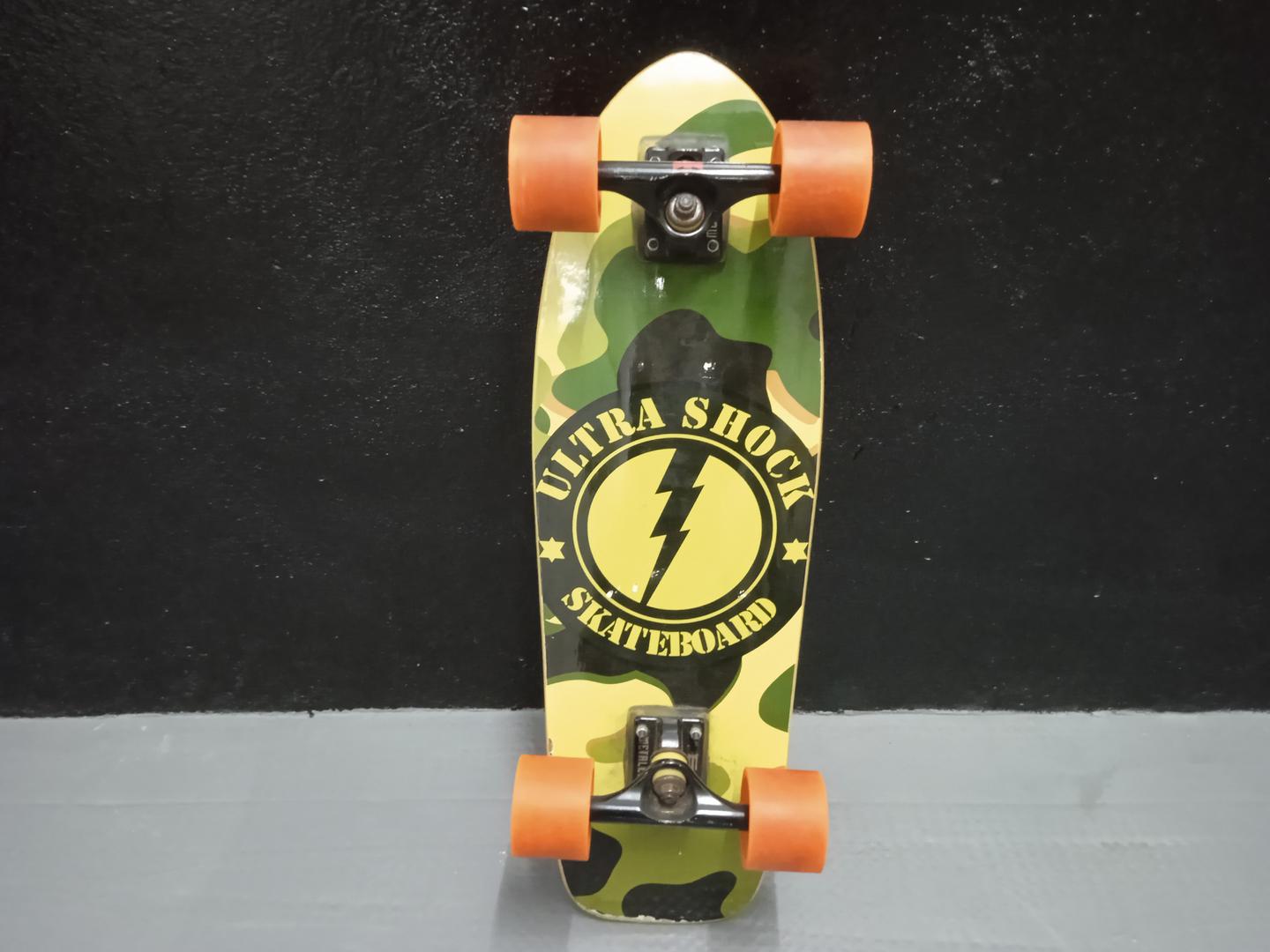 Skate em Madeira Amarelo 12 cm x 20 cm x 70 cm