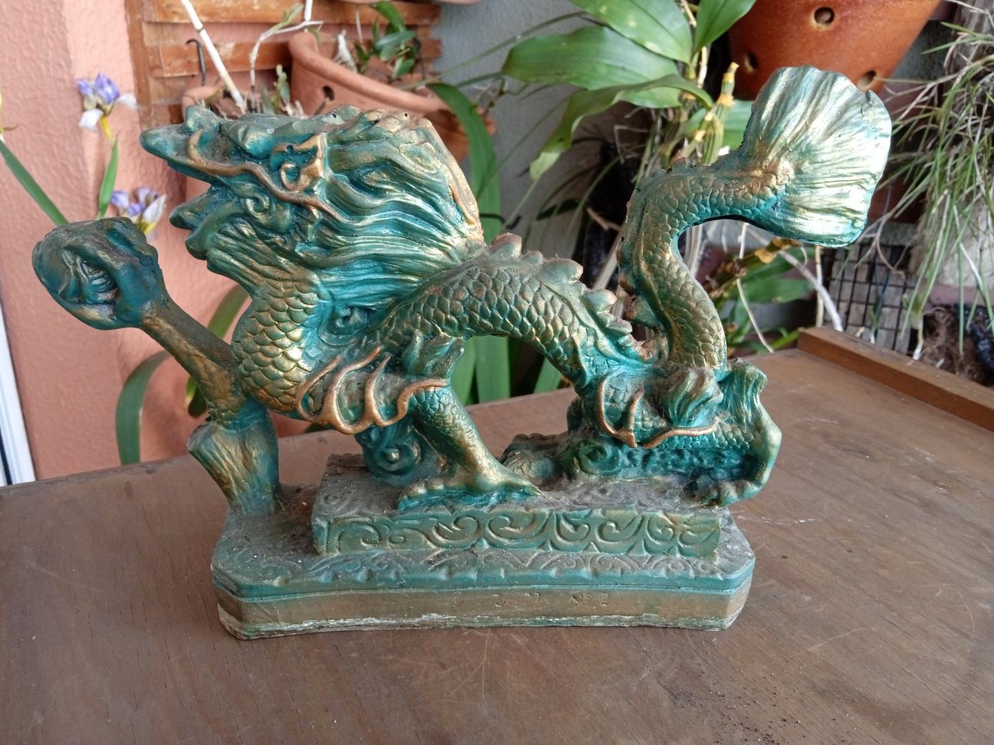 Estatueta/Objeto Decorativo Dragão Chinês em Resina Verde 15 cm x 22 cm x 6 cm