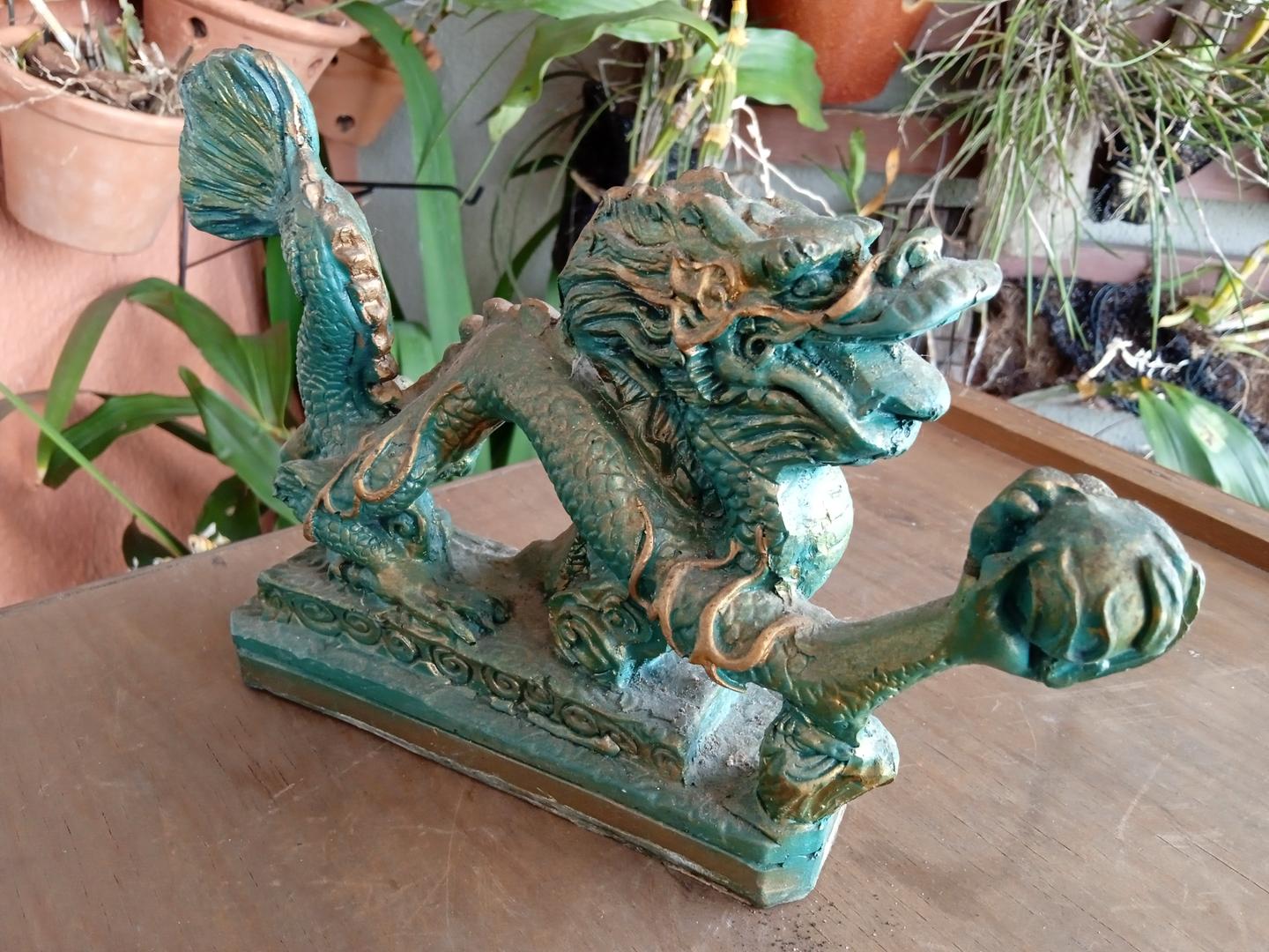 Estatueta/Objeto Decorativo Dragão Chinês em Resina Verde 15 cm x 22 cm x 6 cm