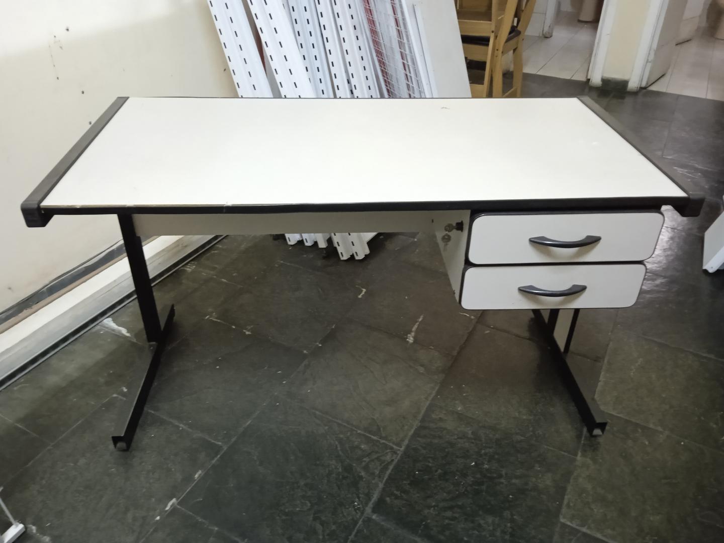 Mesa de Escritório c/ 2 gavetas em Aço / MDF Bege 75 cm x 126 cm x 60 cm