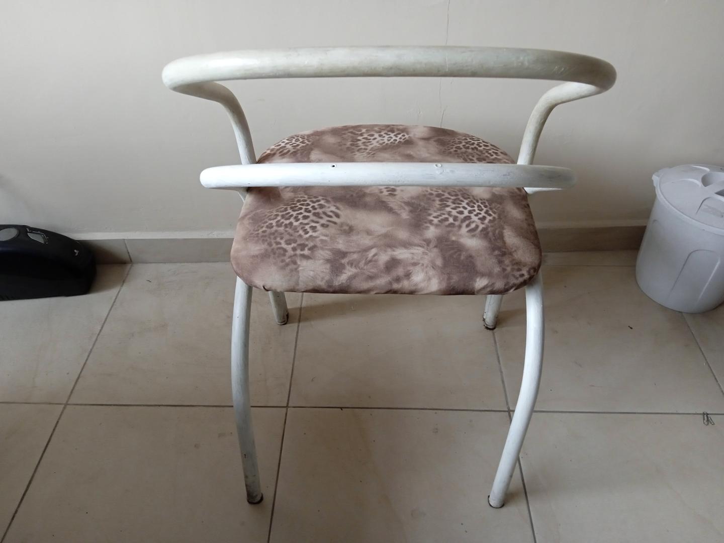 Cadeira de Jantar estofada em Aço / Estofado Branco 80 cm x 52 cm x 53 cm