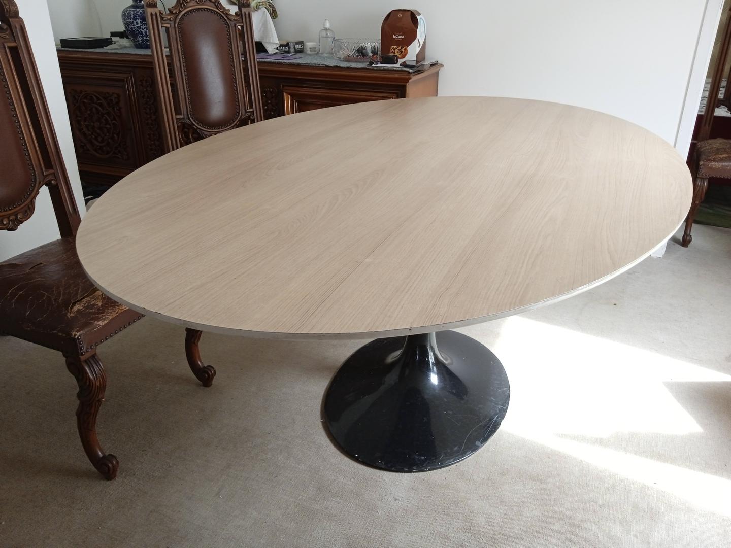 Mesa de Escritório oval em MDF Marrom 76 cm x 198 cm x 122 cm