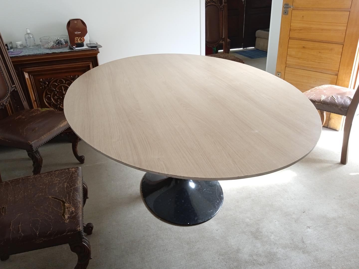 Mesa de Escritório oval em MDF Marrom 76 cm x 198 cm x 122 cm