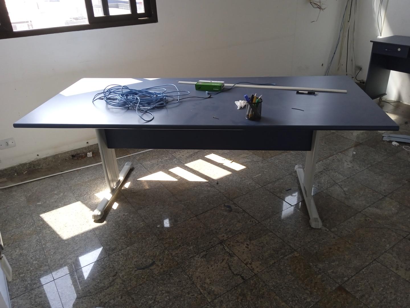 Mesa de reunião retangular em Aço / MDF Azul 74 cm x 200 cm x 92 cm