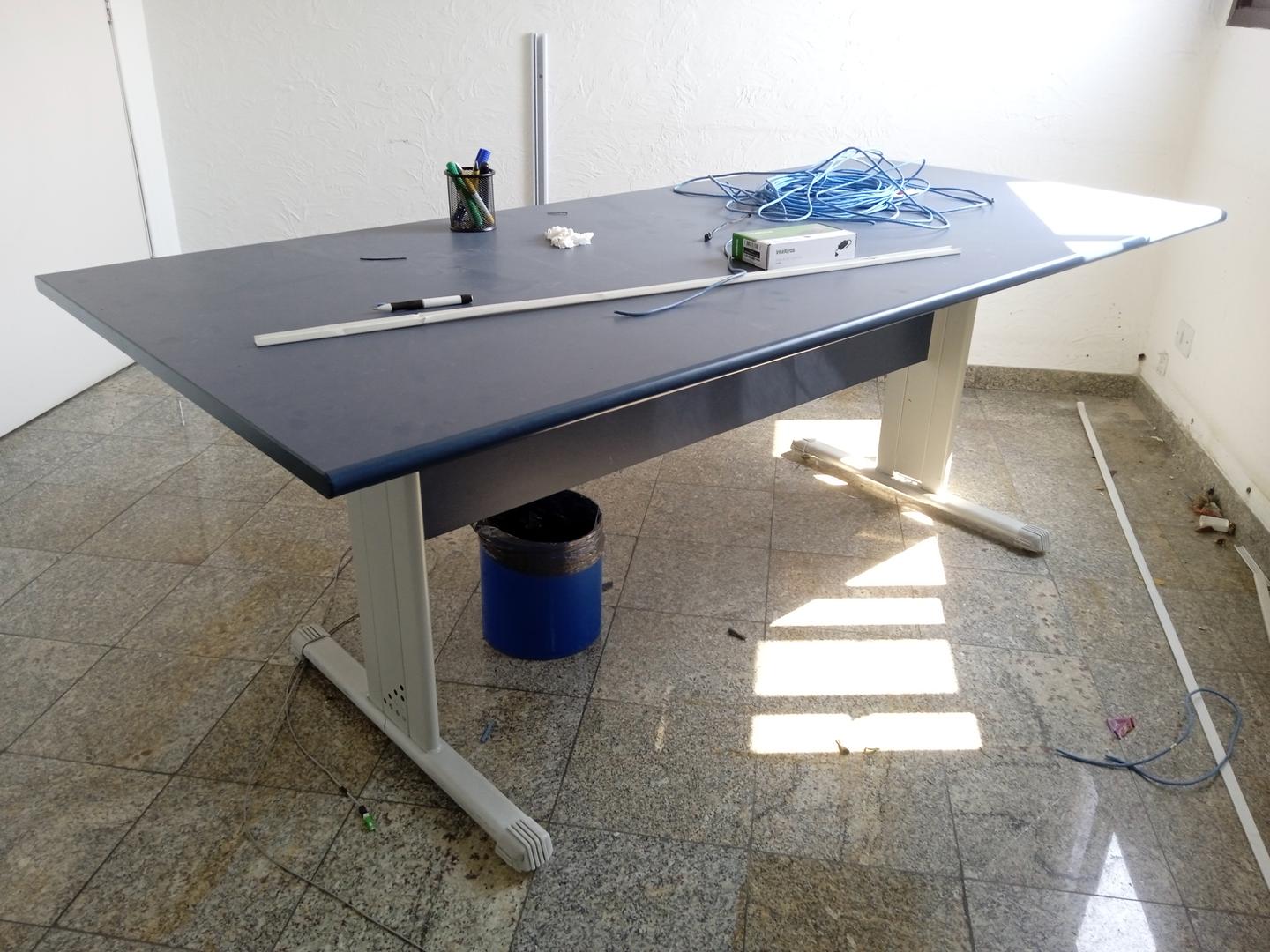 Mesa de reunião retangular em Aço / MDF Azul 74 cm x 200 cm x 92 cm