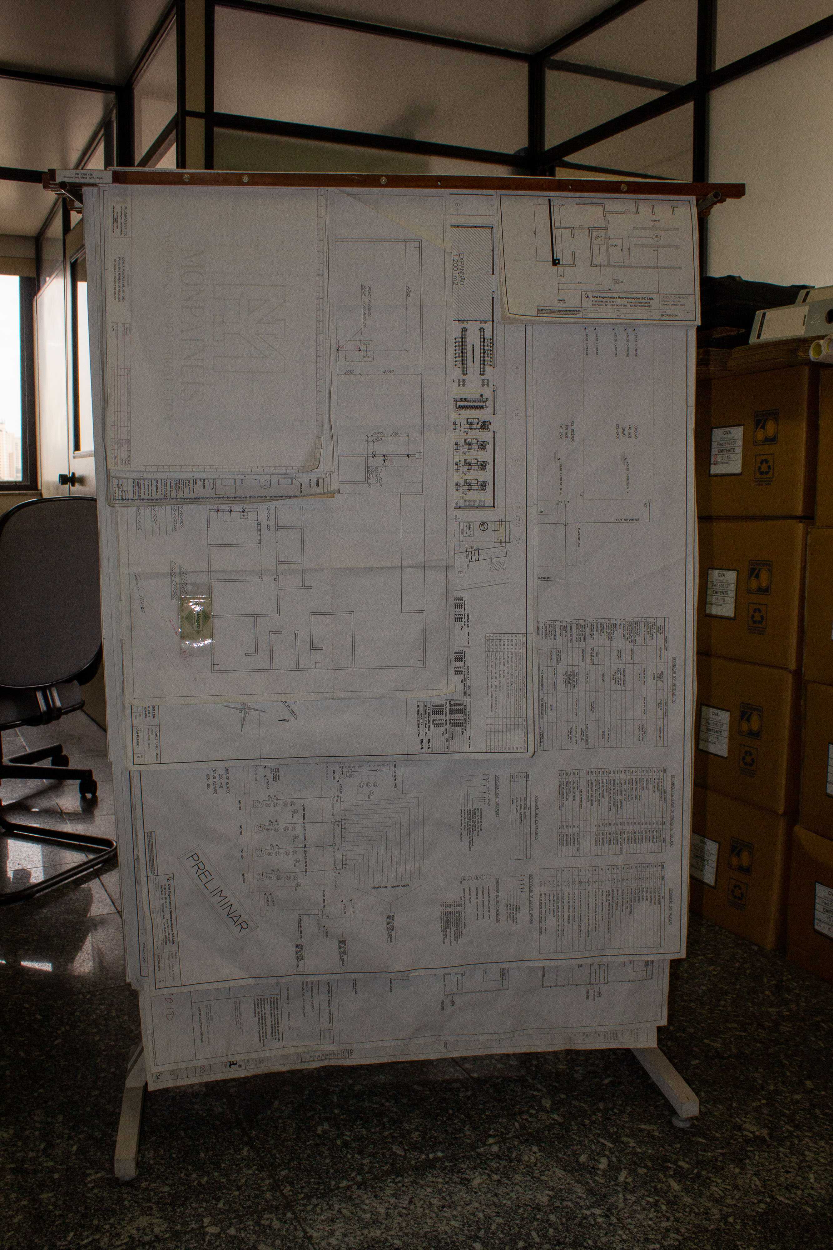 Expositor para Apresentação em Madeira Branco 141 cm x 95 cm x 31 cm