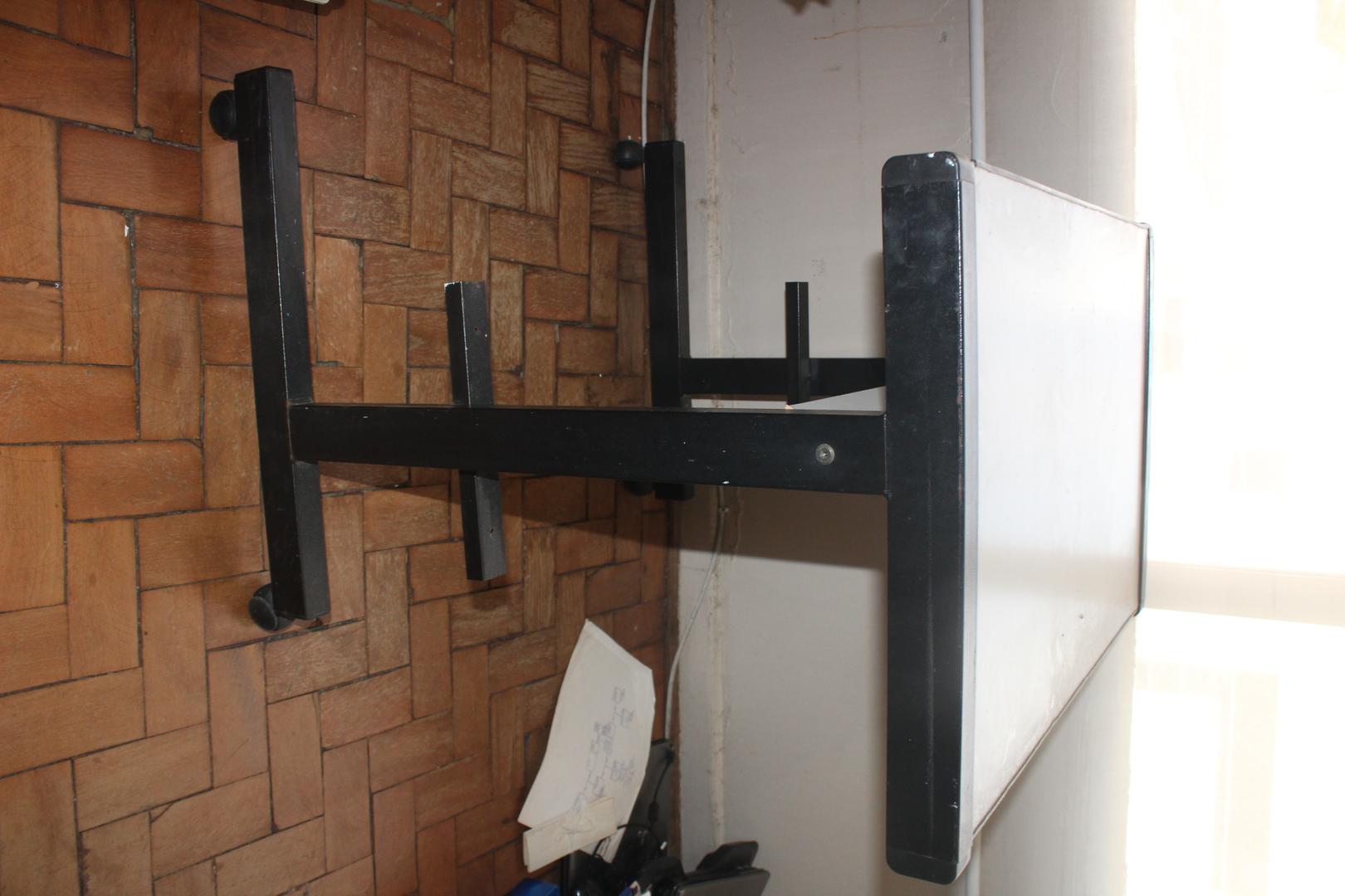 Mesa de Apoio em MDF / Aço Bege 72 cm x 76 cm x 46 cm