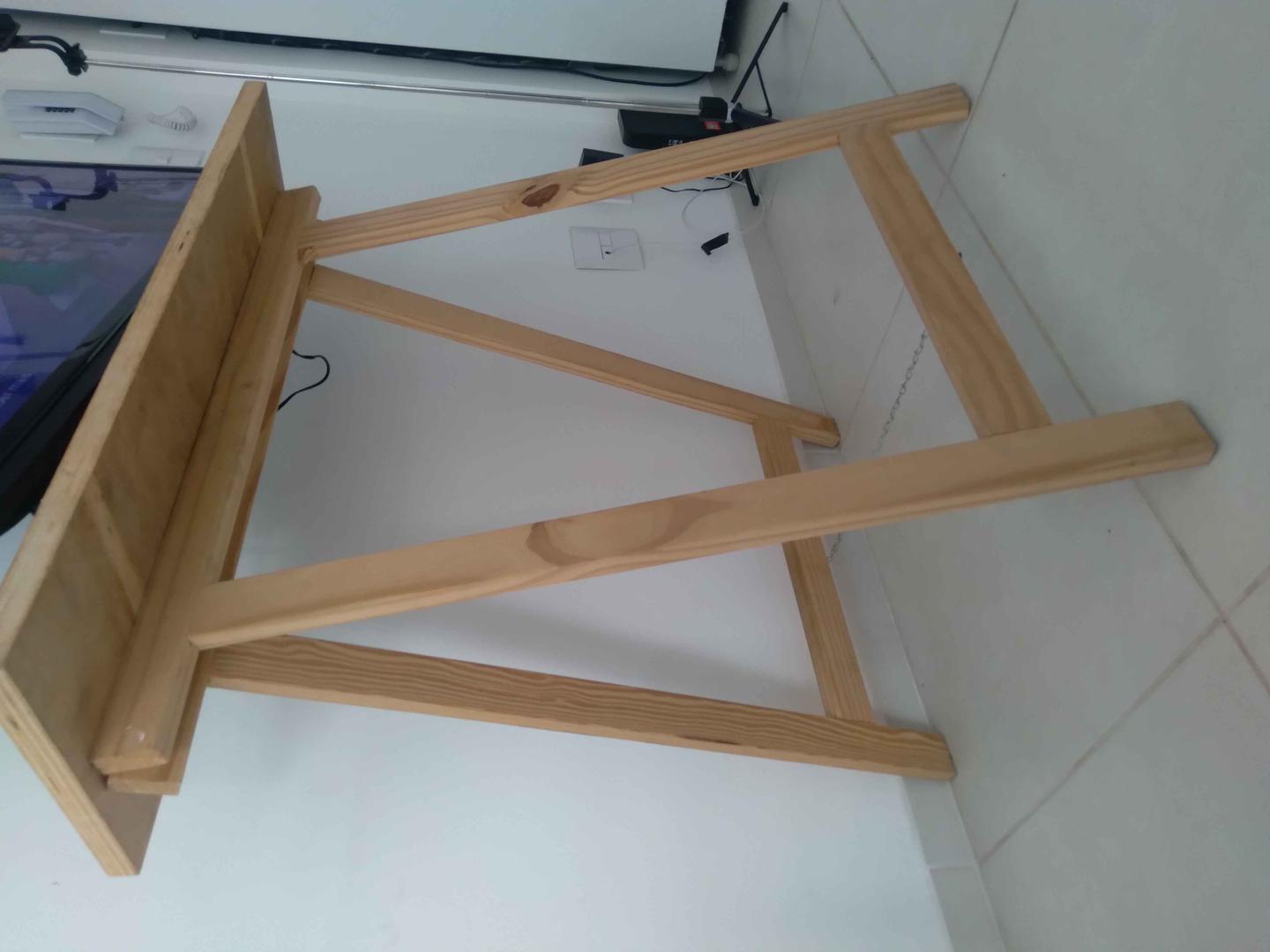 Mesa Auxiliar de cavalete  em MDF Bege 80 cm x 80 cm x 30 cm