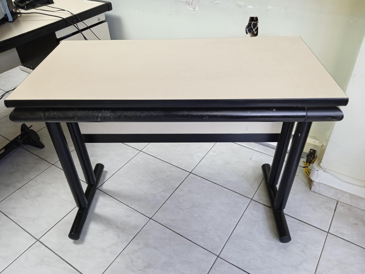 Mesa de Escritório reta em Aço / MDF Bege 76 cm x 100 cm x 50 cm