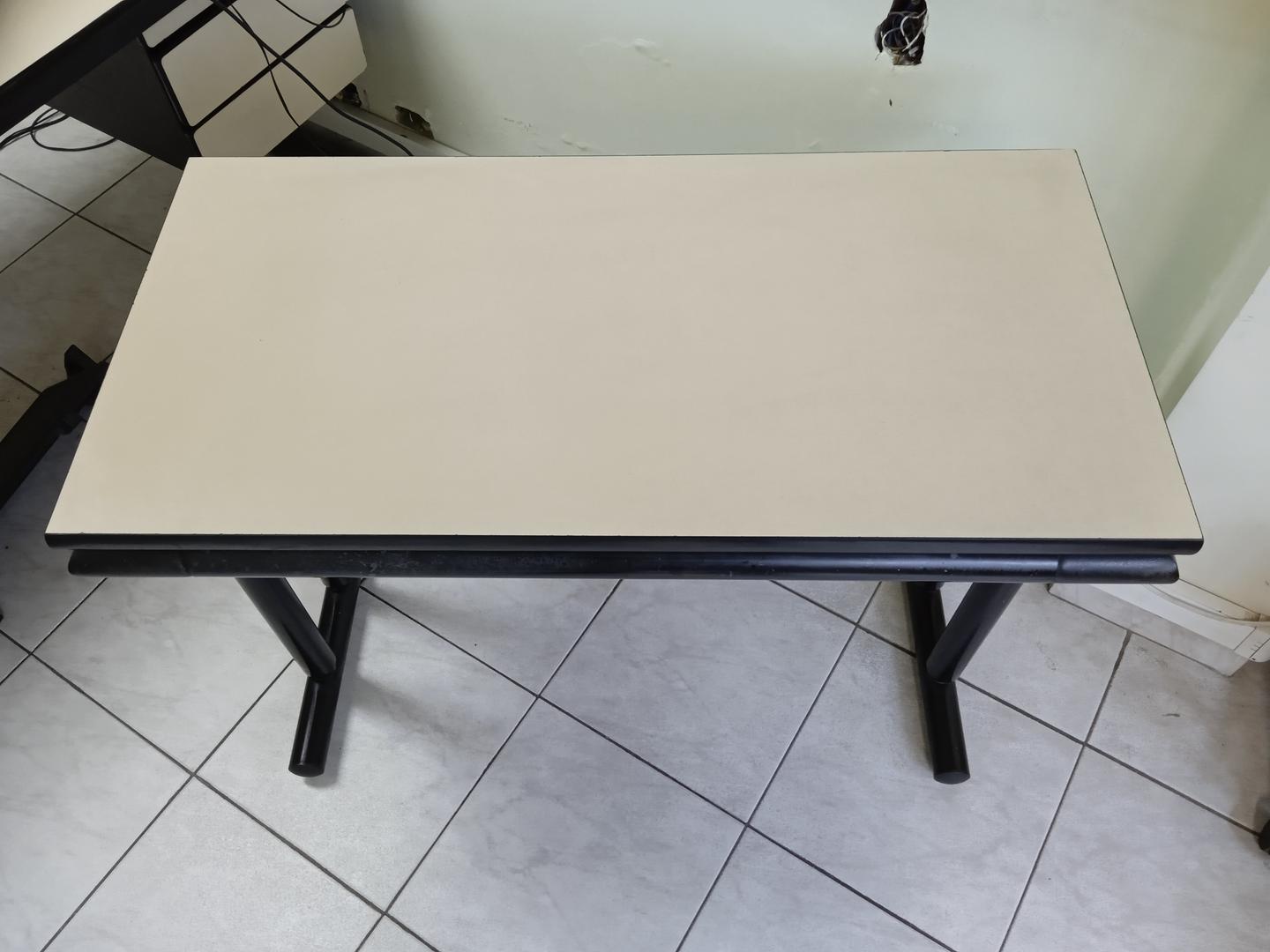 Mesa de Escritório reta em Aço / MDF Bege 76 cm x 100 cm x 50 cm