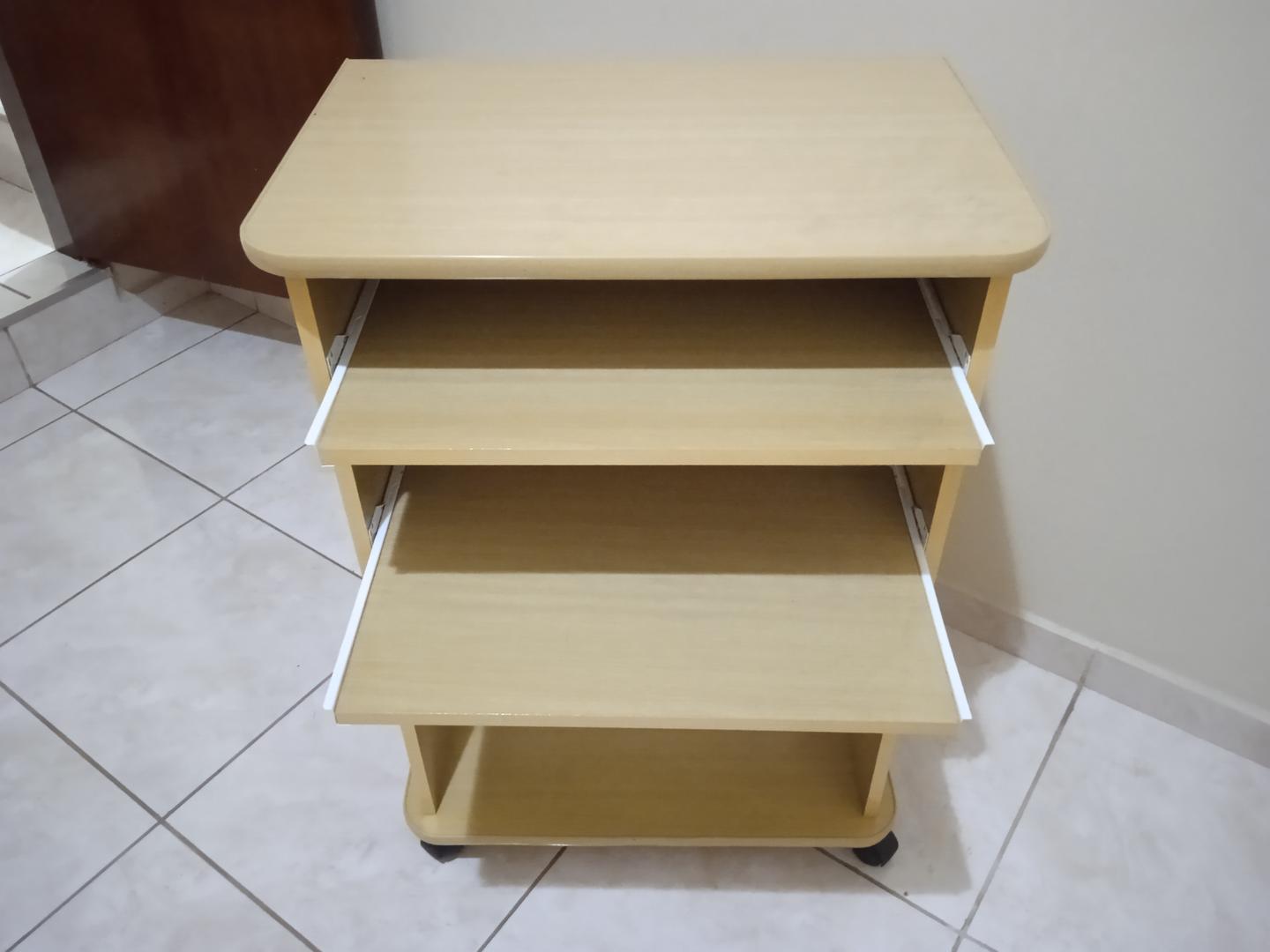 Mesa de Apoio c/ 2 pranchas de correr e rodas em MDF Bege 82 cm x 60 cm x 40 cm