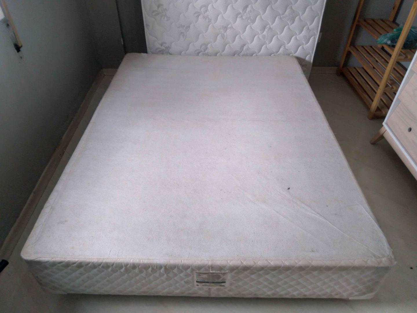 Cama box casal padrão em MDF / Tecido Branco 36 cm x 188 cm x 138 cm