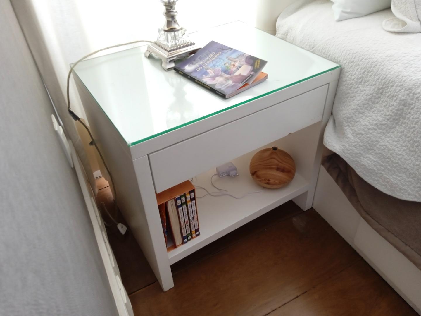 Mesa de cabeceira c/ 1 gaveta em MDF / Vidro Branco 62 cm x 67 cm x 50 cm