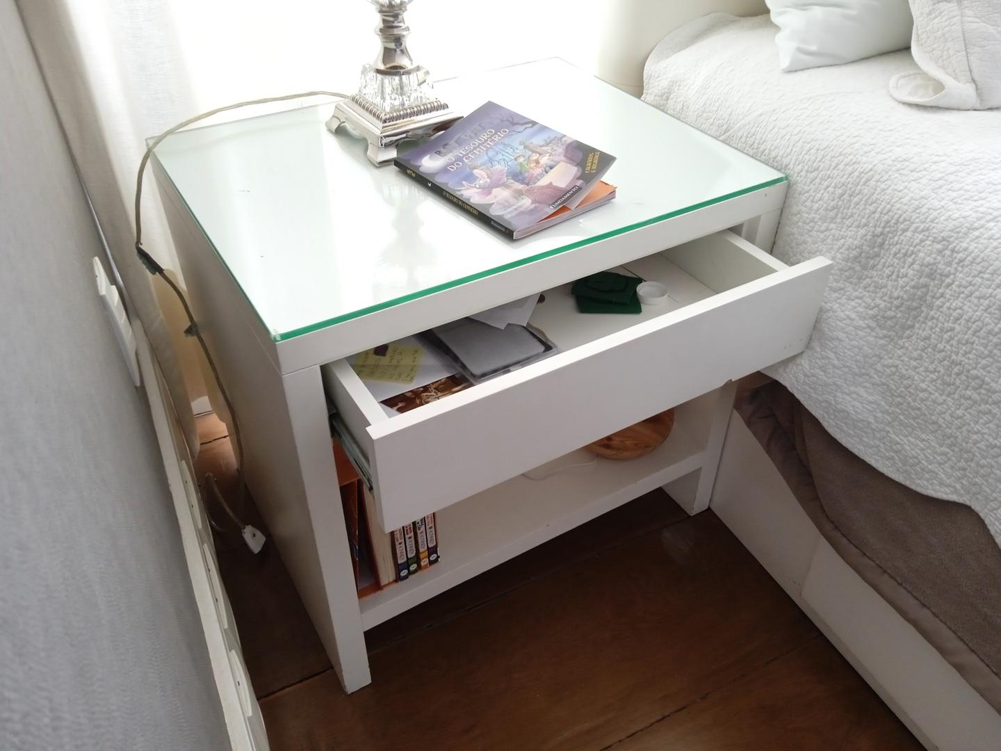 Mesa de cabeceira c/ 1 gaveta em MDF / Vidro Branco 62 cm x 67 cm x 50 cm