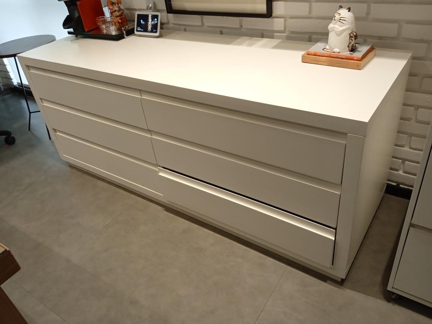 Cômoda baixa c/ 6 gavetas em MDF Branco 74 cm x 184 cm x 60 cm