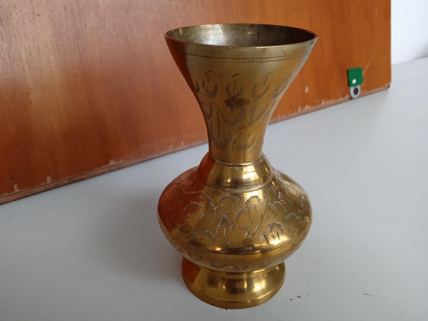 Vaso decorativo em Metal Dourado 14 cm x 10 cm x 10 cm