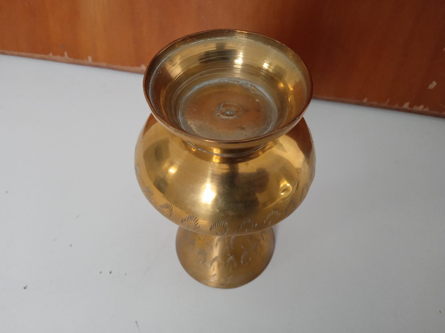 Vaso decorativo em Metal Dourado 14 cm x 10 cm x 10 cm