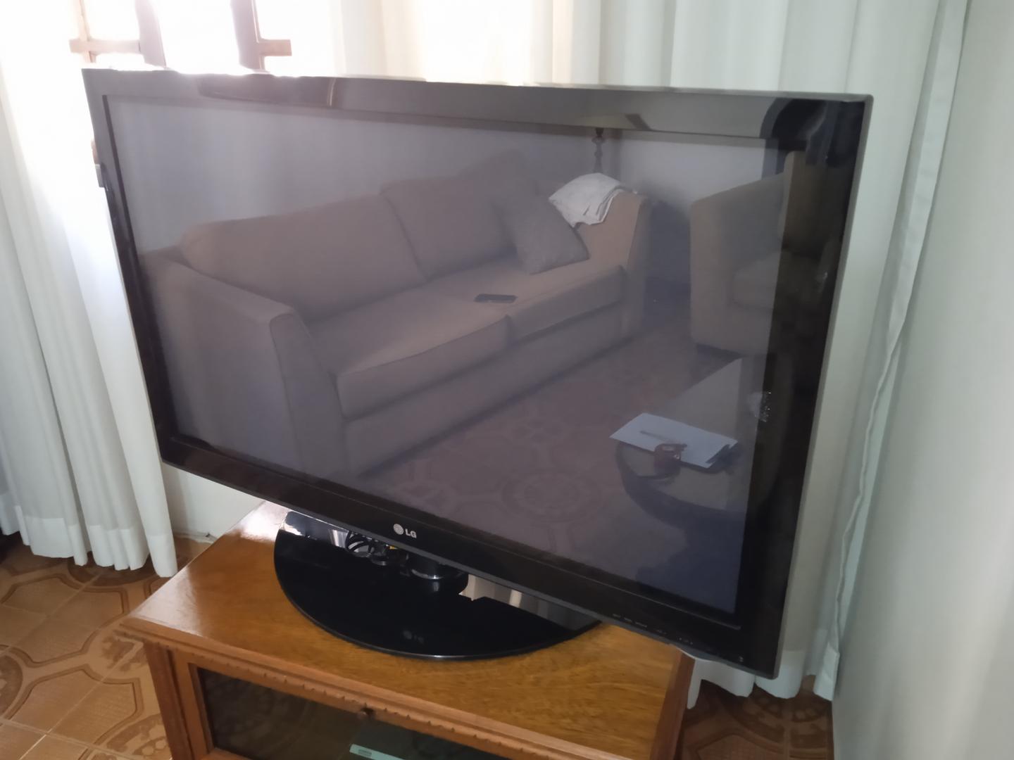 Televisão 42" Plasma LG 42PQ30R Preta