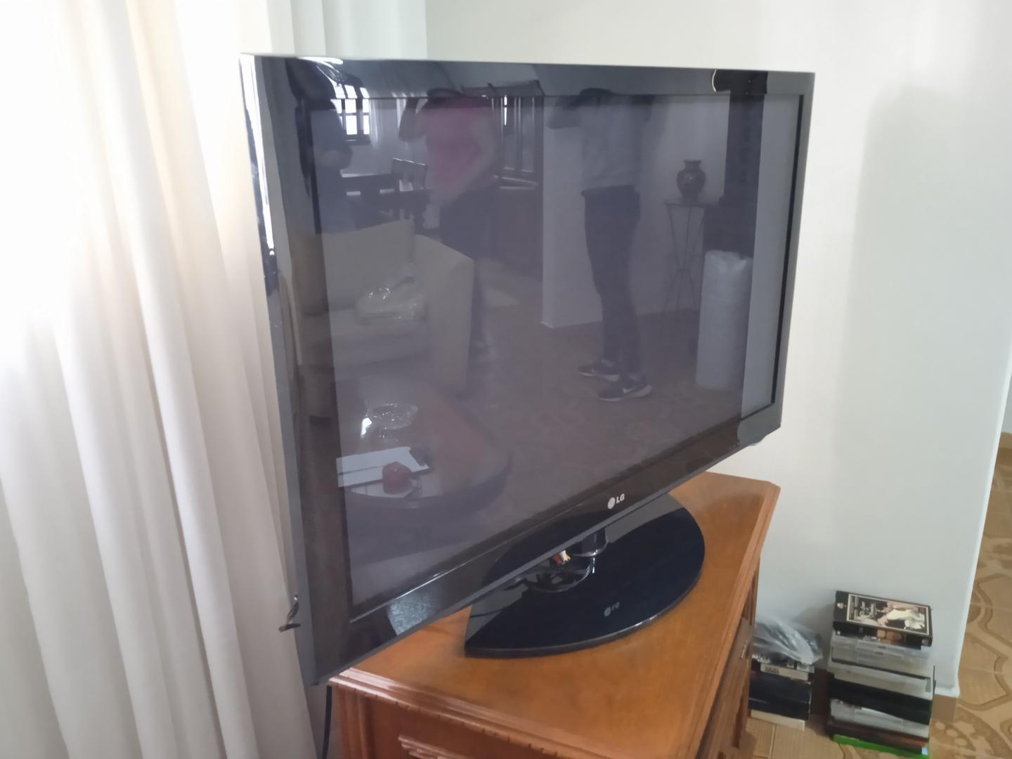 Televisão 42" Plasma LG 42PQ30R Preta