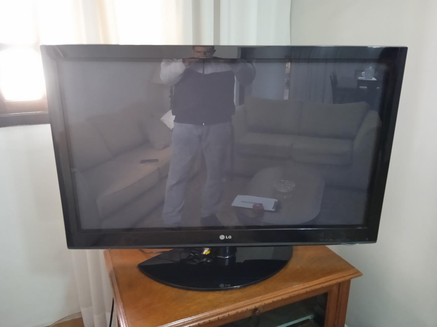 Televisão 42" Plasma LG 42PQ30R Preta