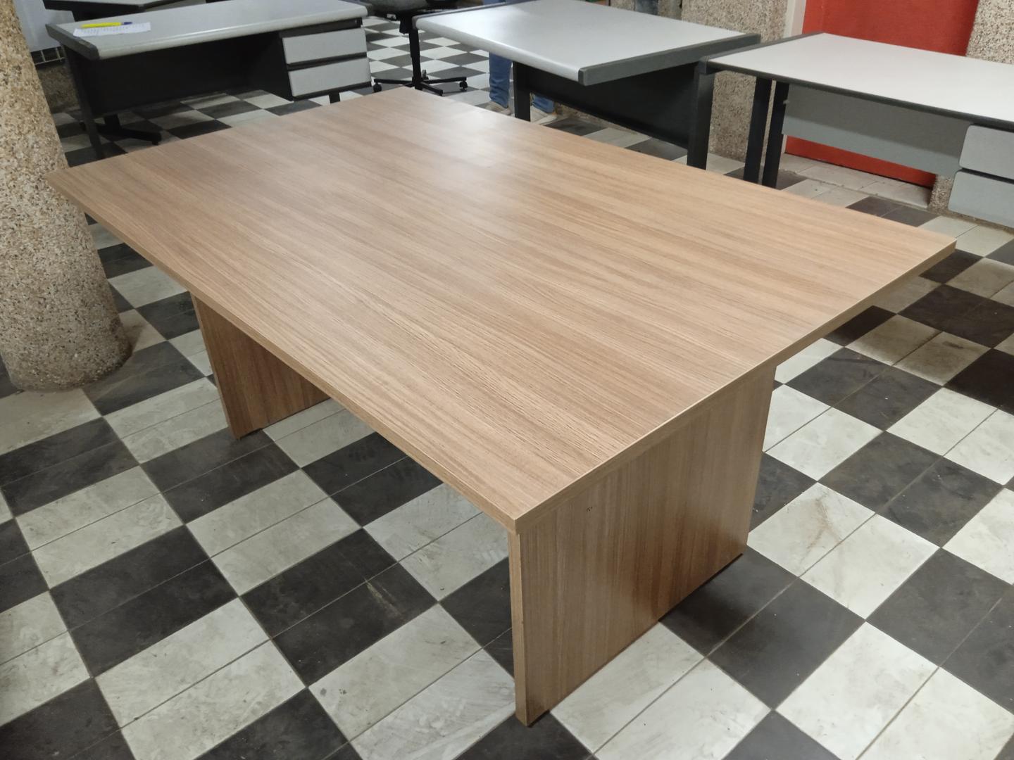 Mesa de escritório em MDF Marrom 75 cm x 160 cm x 100 cm