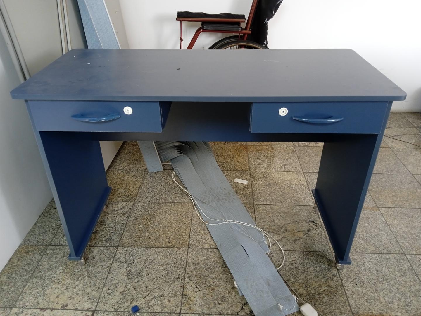 Mesa de Escritório c/ 2 gavetas em MDF Azul 76 cm x 110 cm x 50 cm