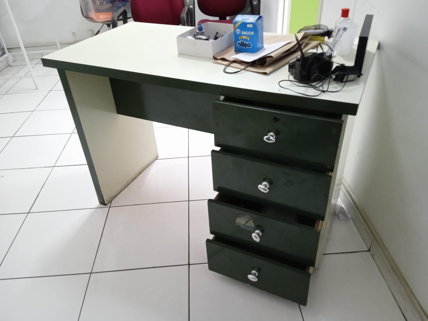 Mesa de Escritório c/ 4 gavetas em MDF Verde 80 cm x 120 cm x 60 cm