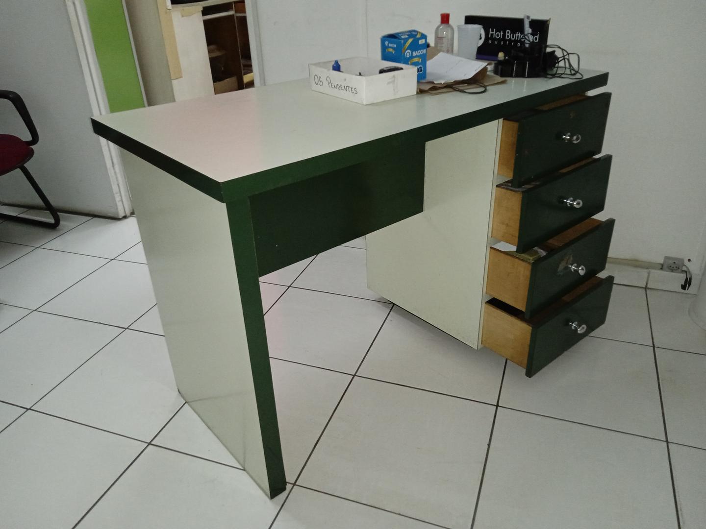 Mesa de Escritório c/ 4 gavetas em MDF Verde 80 cm x 120 cm x 60 cm