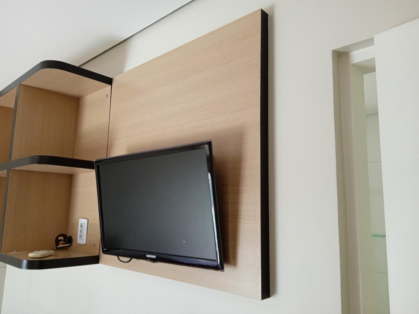 Painel p/ televisão em MDF Bege 88 cm x 105 cm x 4 cm