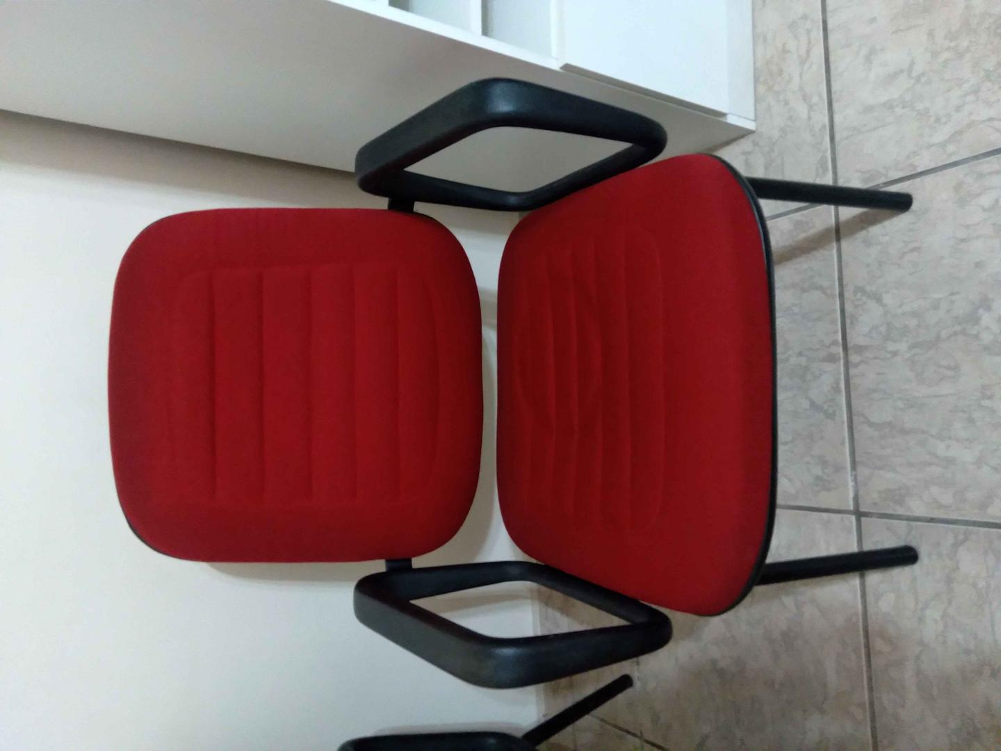 Cadeira de Escritório fixa c/ braços  em Estofado / Metal Vermelho 90 cm x 61 cm x 49 cm