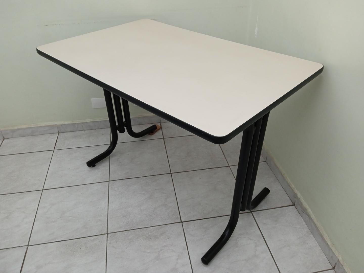 Mesa de apoio em Aço / MDF Bege 76 cm x 110 cm x 70 cm