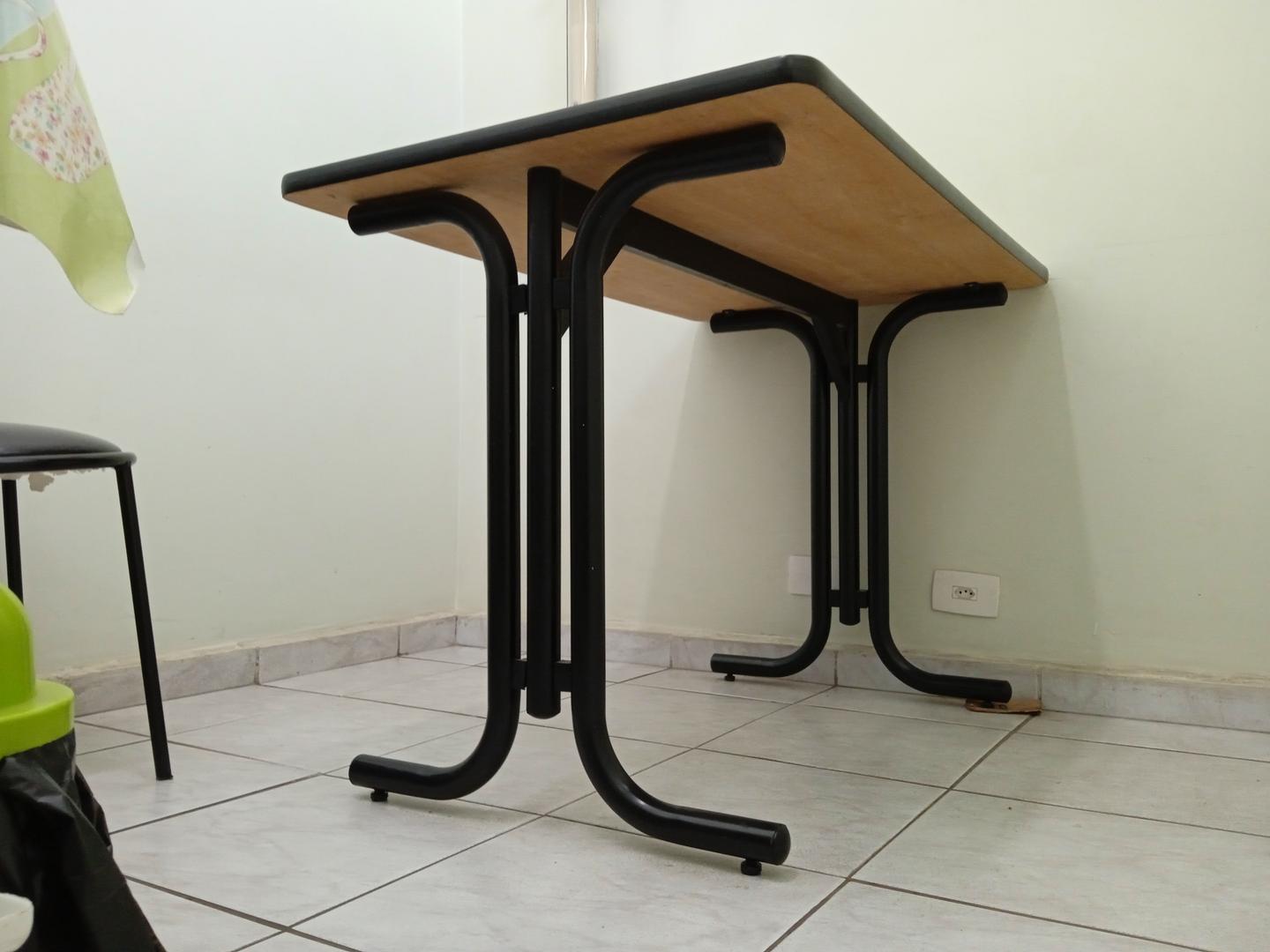 Mesa de apoio em Aço / MDF Bege 76 cm x 110 cm x 70 cm