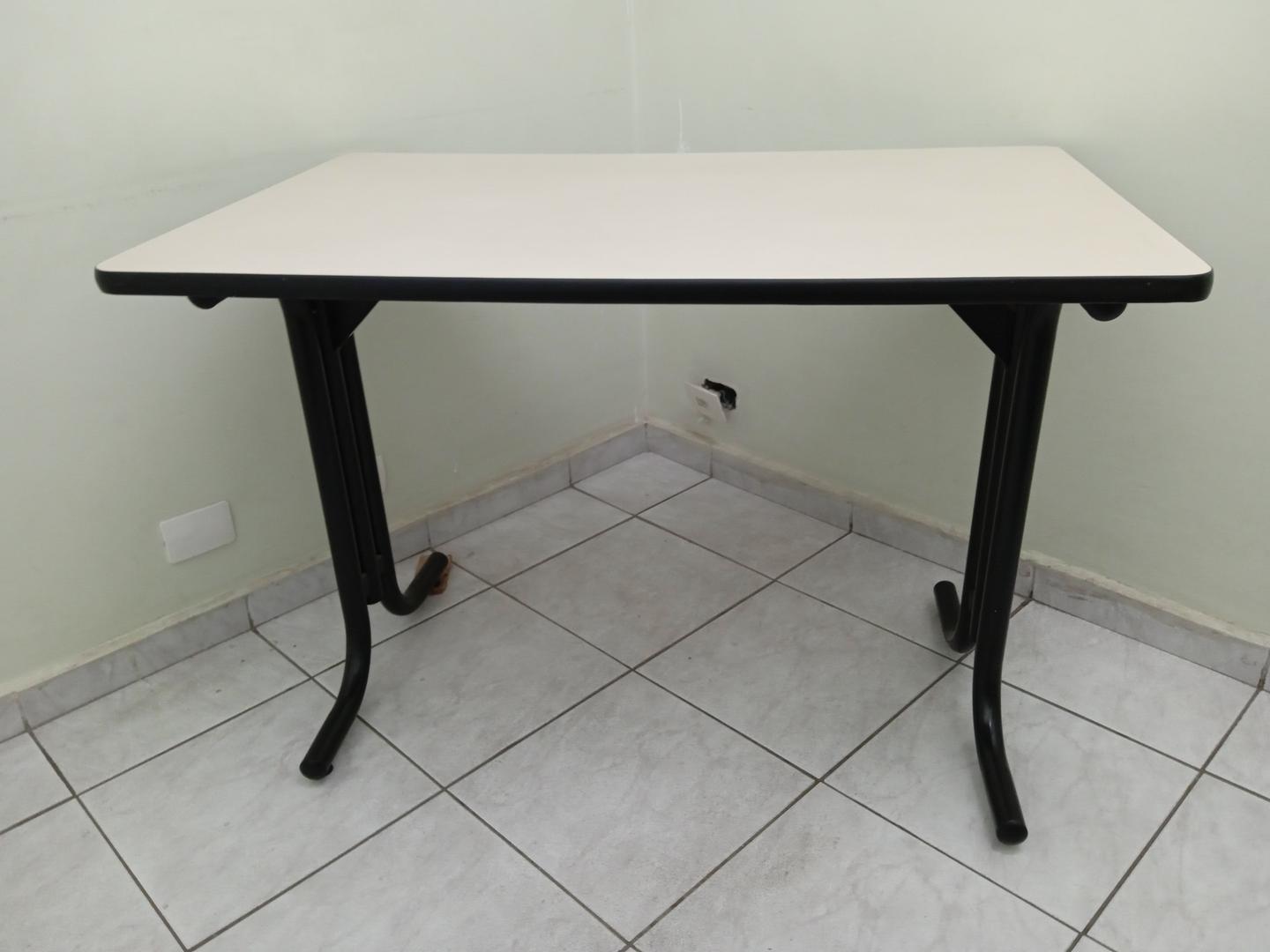 Mesa de apoio em Aço / MDF Bege 76 cm x 110 cm x 70 cm