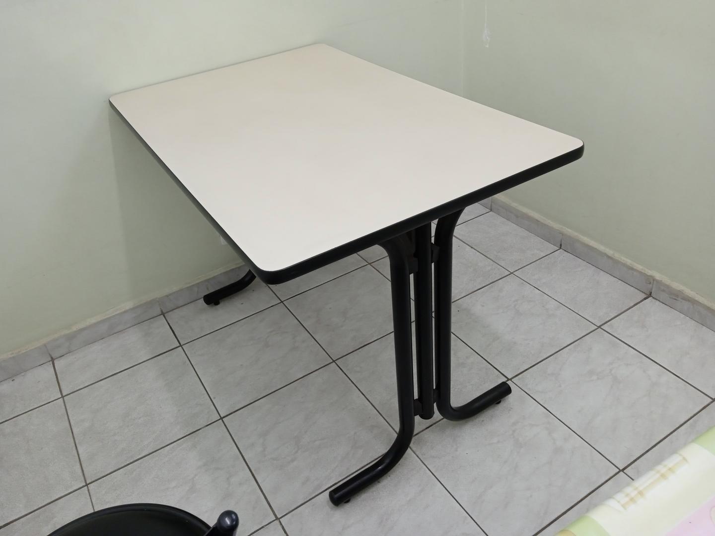 Mesa de apoio em Aço / MDF Bege 76 cm x 110 cm x 70 cm