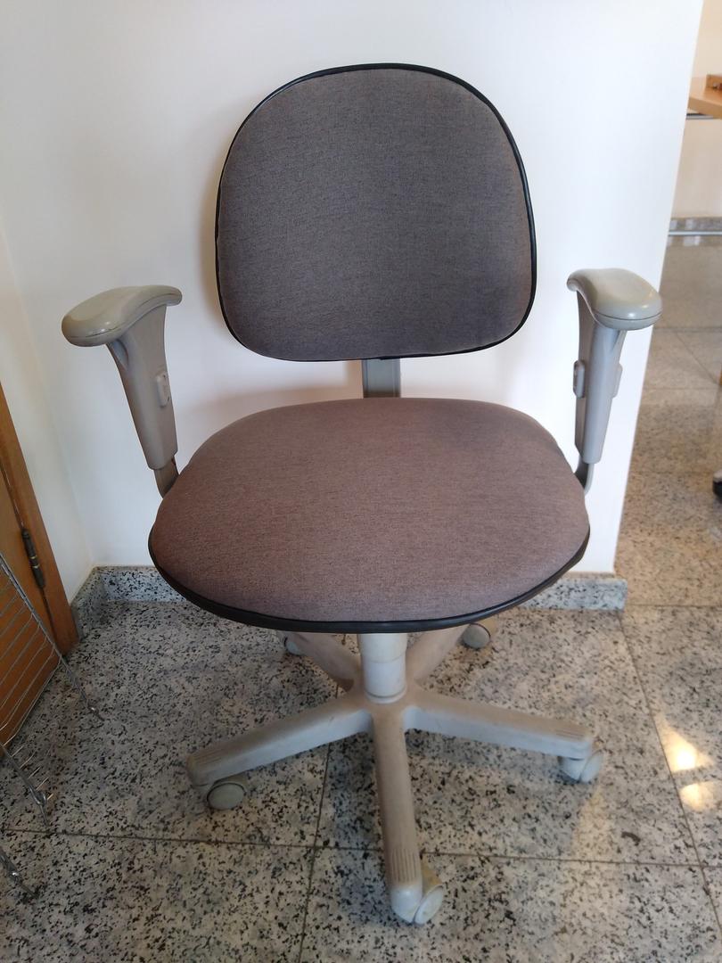 Cadeira de Escritório Giratória c/ rodas e braços  em Estofado / Tecido Marrom