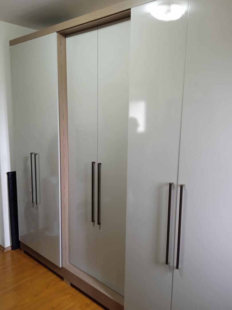 Guarda roupas c/ 6 portas e 4 gavetas em MDF Branco 234 cm x 240 cm x 48 cm