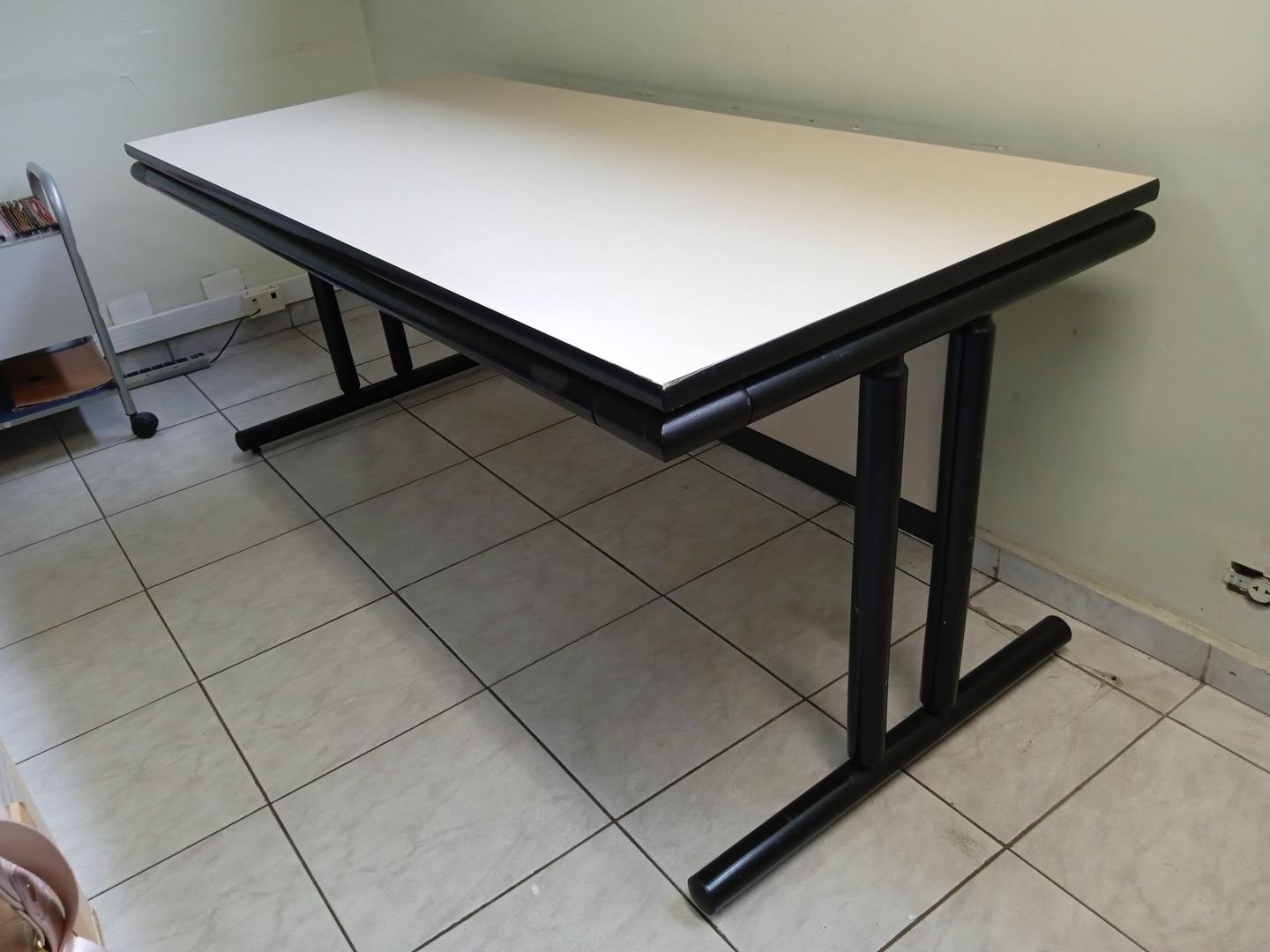 Mesa de Escritório retangular em Aço / MDF Bege 76 cm x 180 cm x 80 cm