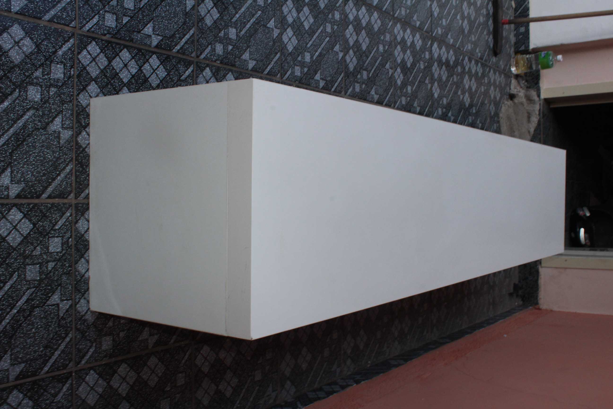 Banco em MDF Branco 40 cm x 190 cm x 40 cm