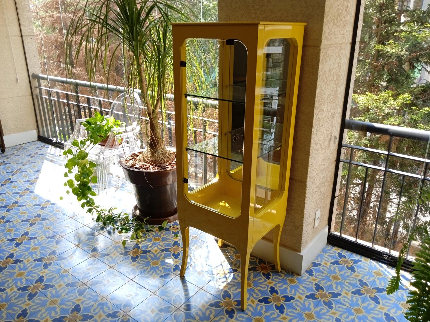 Cristaleira c/ 1 porta em Madeira / Vidro Amarelo 150 cm x 50 cm x 46 cm