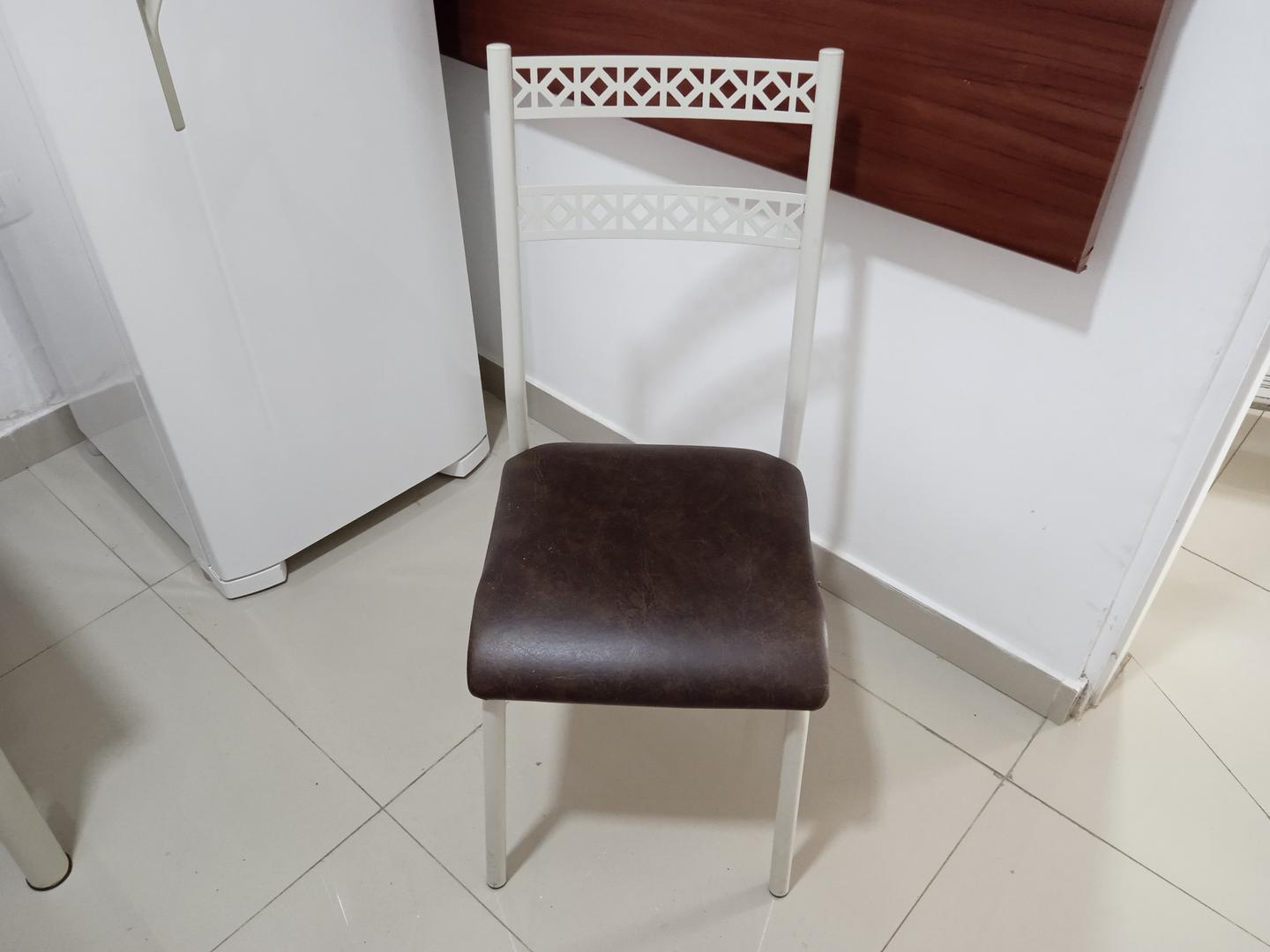 Cadeira fixa estofada s/ braços em Aço / Couro Ecológico Marrom 82 cm x 57 cm x 58 cm