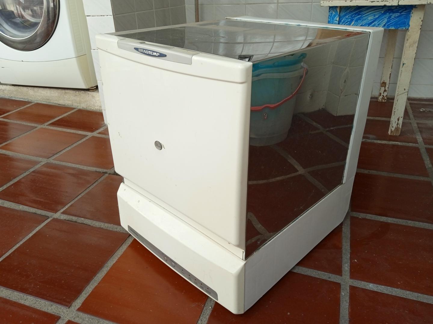 Máquina de lavar louças Brastemp BLC9BBANA em Aço Bege 58 cm x 46 cm x 56 cm