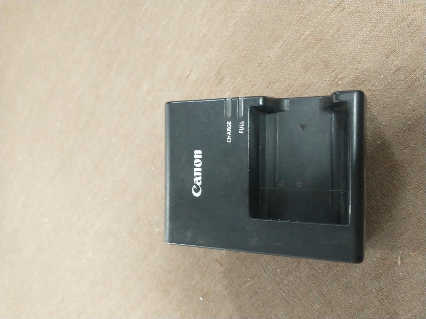 Carregador de Bateria Canon em Plástico Preto 3 cm x 9 cm x 7 cm