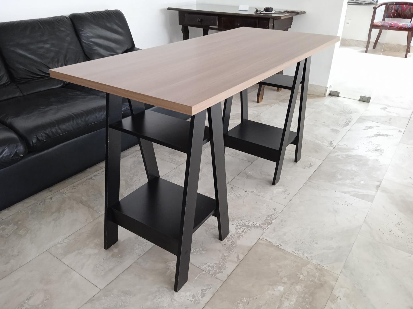 Mesa de apoio c/ 4 prateleiras em MDF Marrom 76 cm x 135 cm x 60 cm