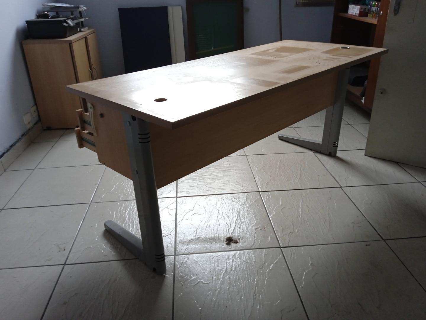 Mesa de Escritório c/ 3 gavetas em MDF Bege 72 cm x 160 cm x 70 cm