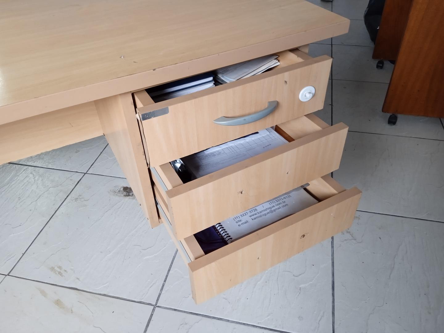 Mesa de Escritório c/ 3 gavetas em MDF Bege 72 cm x 160 cm x 70 cm