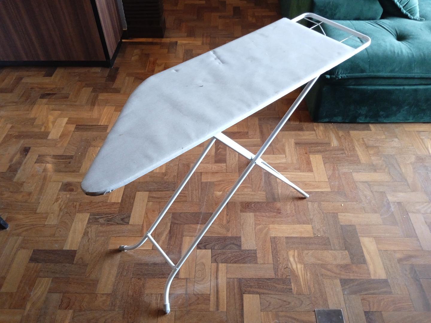 Tábua de passar roupas em Aço / Tecido Cinza 108 cm x 122 cm x 32 cm