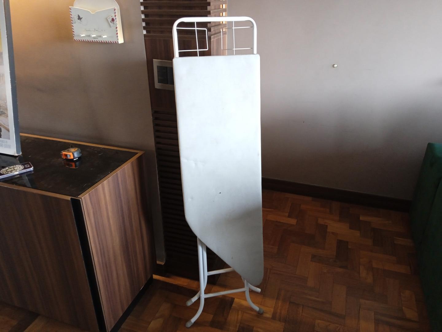 Tábua de passar roupas em Aço / Tecido Cinza 108 cm x 122 cm x 32 cm