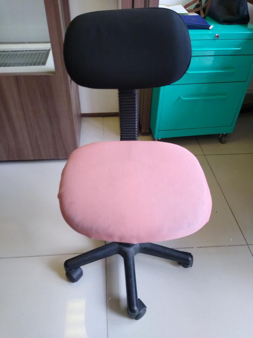 Cadeira de Escritório s/ Braço c/ Rodinhas Rosa