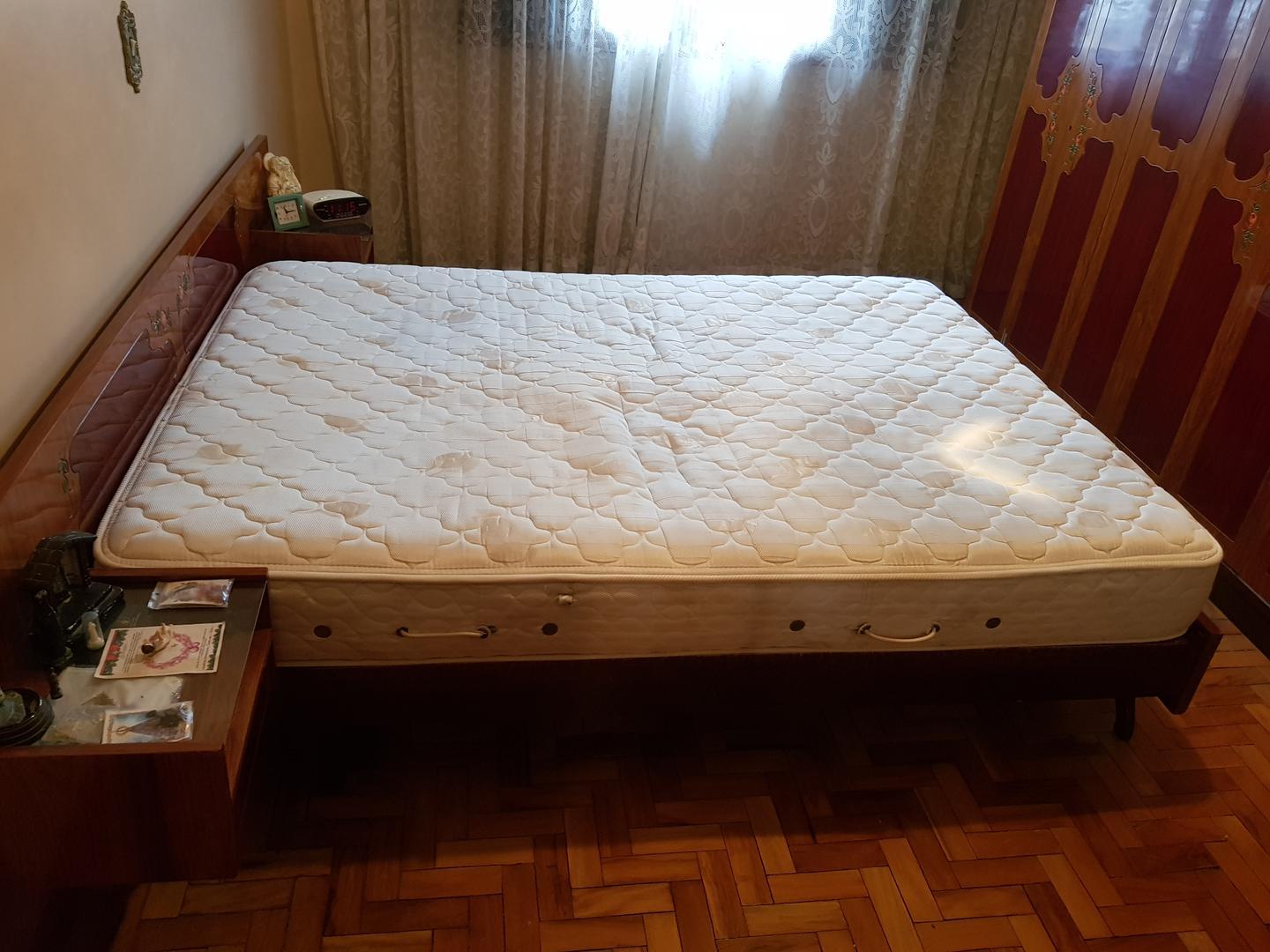 Cama de Casal c/ Mesa de Cabeceira s/ Colchão Marrom 73 cm x 218 cm x 196 cm