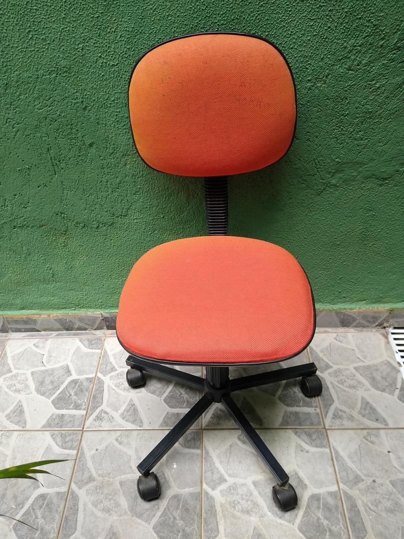 Cadeira de Escritório s/ Braço / Rodinhas Laranja 90 cm x 45 cm x 45 cm